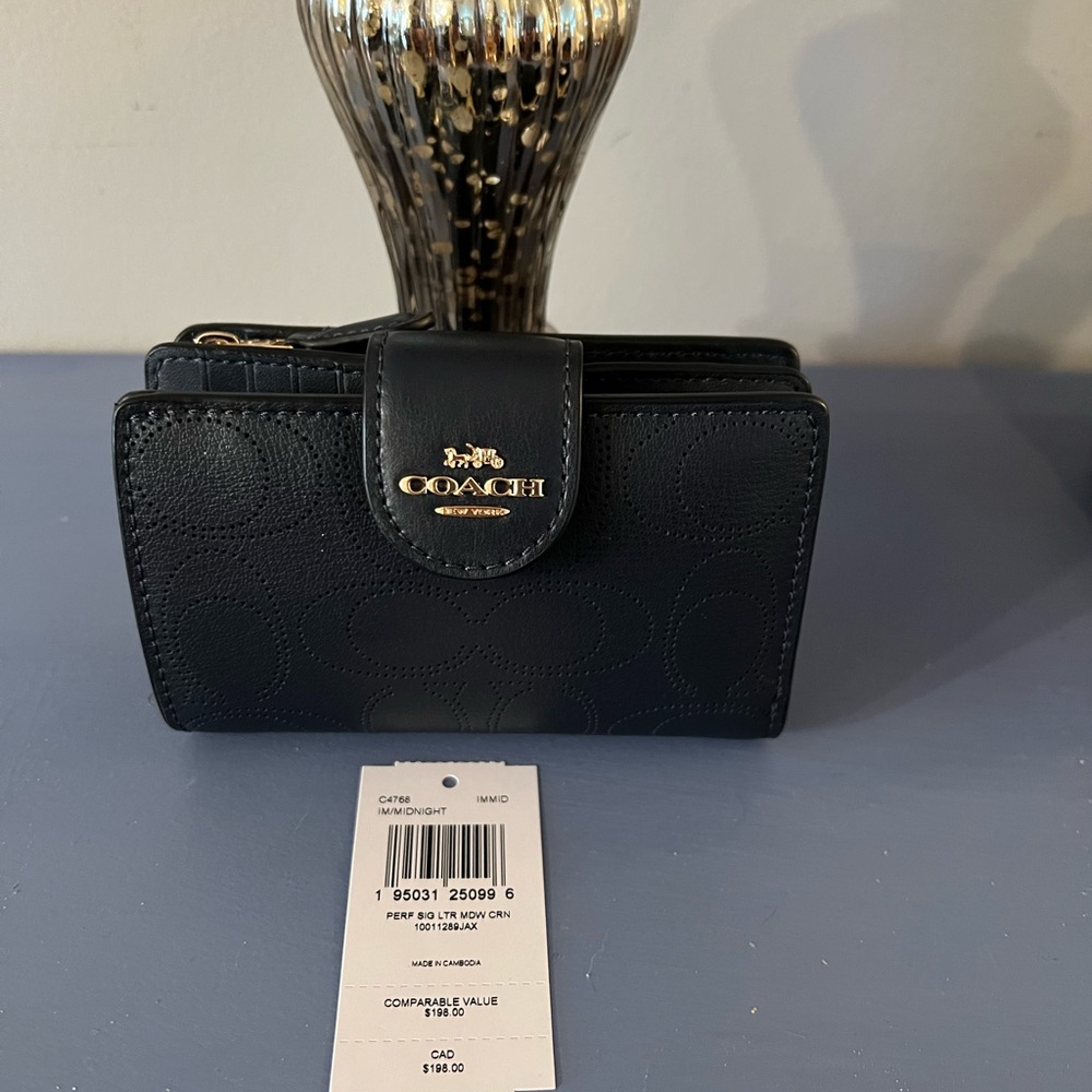 🌷Coach New Perforated Leather & Smooth Corner Zip Wallet.  Color is Midnight 🌷